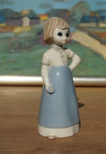 Figurka dziewczynka vintage