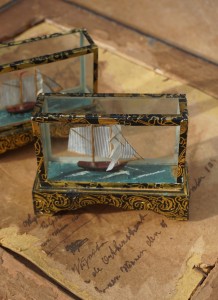 Statek  w gablotce diorama miniaturka vintage 