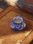 Świecznik ceramiczny biało-niebieski tealight vintage