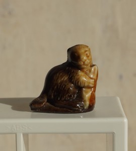 Bóbr figurka kolekcjonerska miniaturka Wade vintage 