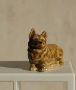Welsh Corgi pies figurka kolekcjonerska miniaturka Wade vintage