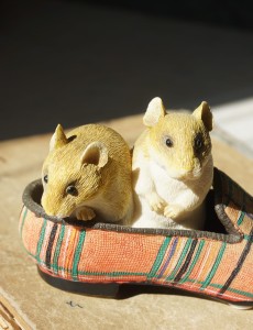 Chomiki w bucie figurka vintage