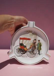 Popielniczka z obrazkiem w stylu retro vintage