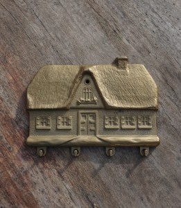 Mosiężny wieszak na klucze dom chata vintage