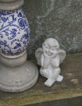 Aniołek figurka ceramiczna stylizowana