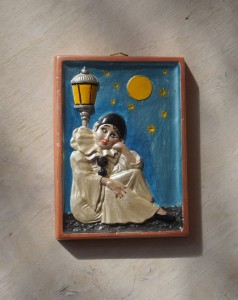 Pierrot nocą plakieta gipsowa kicz vintage