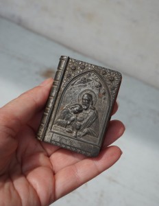 Stare pudełeczko na różaniec dewocjonalia vintage
