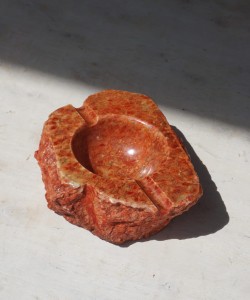 Popielnica popielniczka czerwona barwiony alabaster vintage