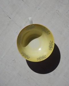 Filiżanka porcelanowa żółta vinage