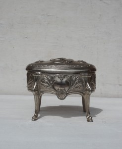 Puzderko metalowe amor vintage