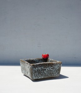 Miseczka ceramiczna z pomidorem Vallauris vintage