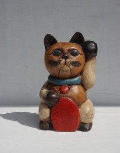 Rezerwacja Kot Maneki-Neko figurka drewniana