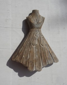Dekoracja drewniana manekin sukienka vintage