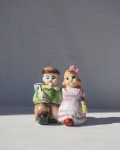 Przyprawniki figurka dziewczyna i chłopiec vintage
